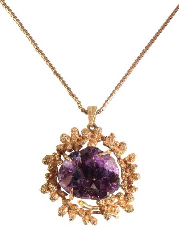 A VINTAGE AMETHYST GEODE PENDANT NECKLACE