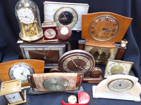 A COLLECTION OF VINTAGE CLOCKS