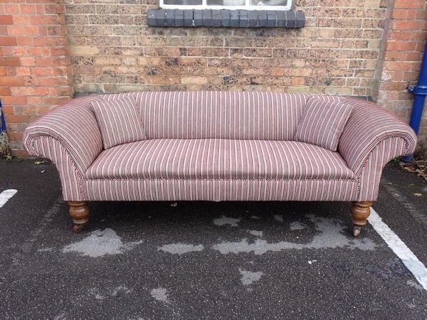 A VICTORIAN CHESTERFIELD SOFA