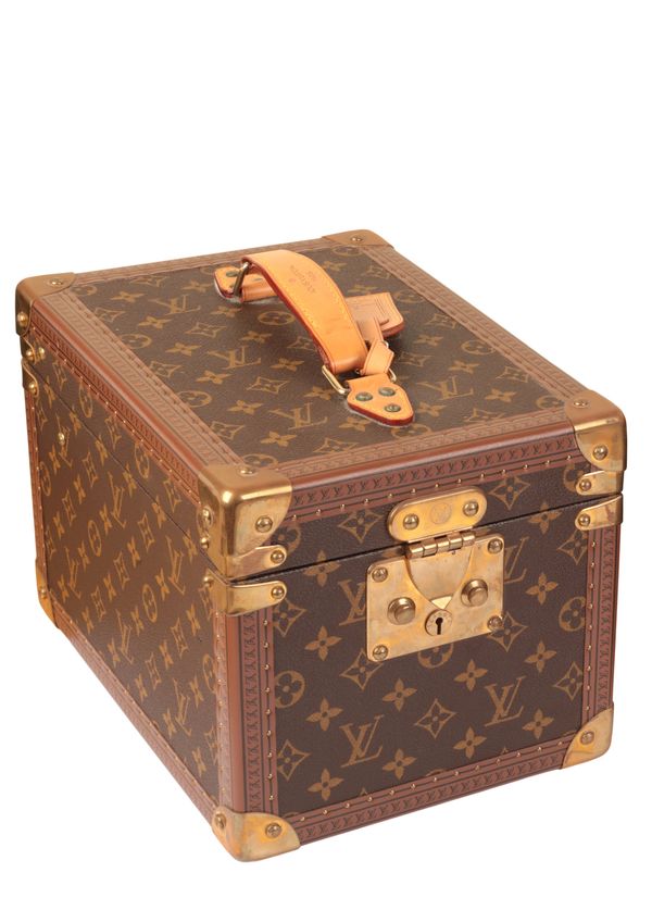 A VINTAGE LOUIS VUITTON MONOGRAM "BOITE FLACONS" TRAIN CASE