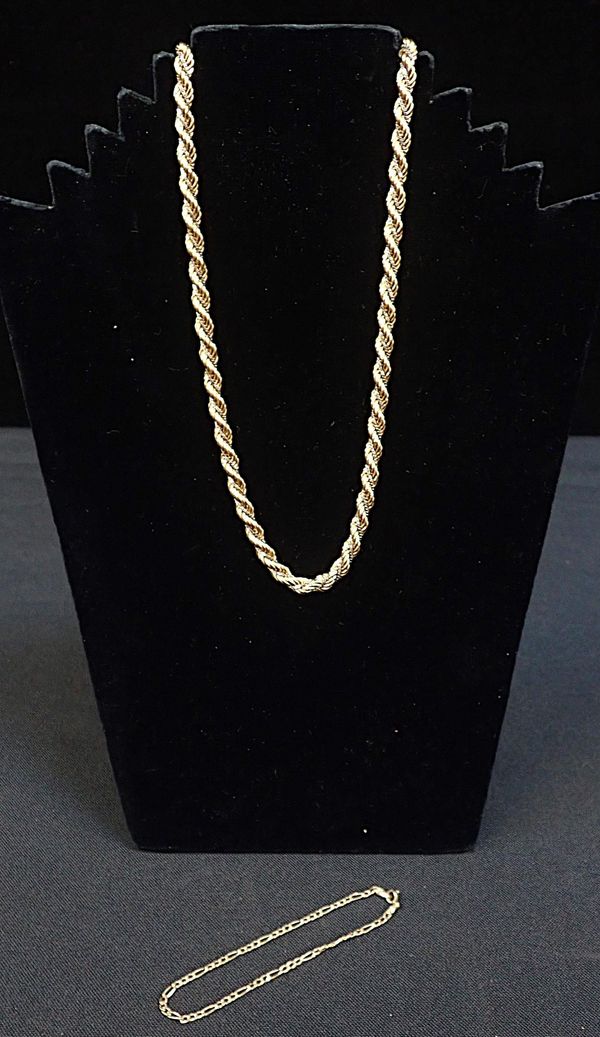AN 18ct GOLD ROPE NECKLACE
