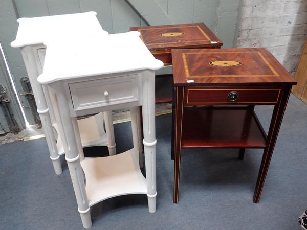 A PAIR OF SHERATON STYLE MAHOGANY BEDSIDE TABLES