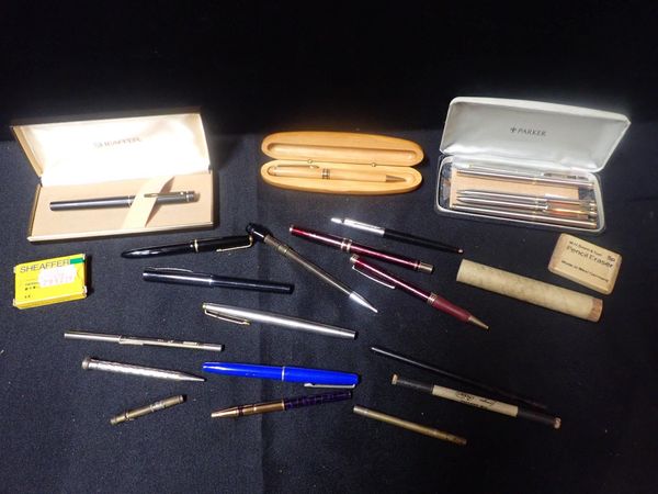 A SHEAFFER PEN WITH 14k GOLD NIB