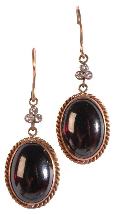 A PAIR OF ANTIQUE GARNET AND DIAMOND DROP EARRINGS