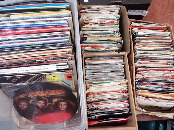 A QUANTITY OF LP VINYL RECORDS