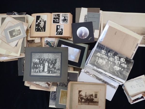 A QUANTITY OF 19th CENTURY AND LATER PHOTOGRAPHS