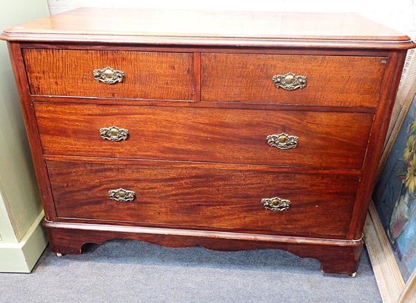 A VICTORIAN MAHOGANY CHEST OF DRAWERS