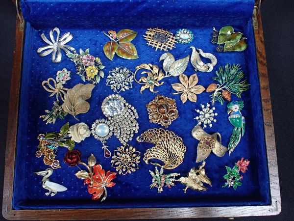 COLLECTION OF COSTUME BROOCHES; EXQUISITE, TRIFARI