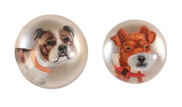 A PAIR OF DOG ESSEX CRYSTAL REVERSE INTAGLIOS