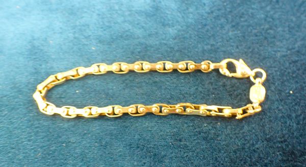 A 14CT GOLD FANCY CHAIN-LINK BRACELET