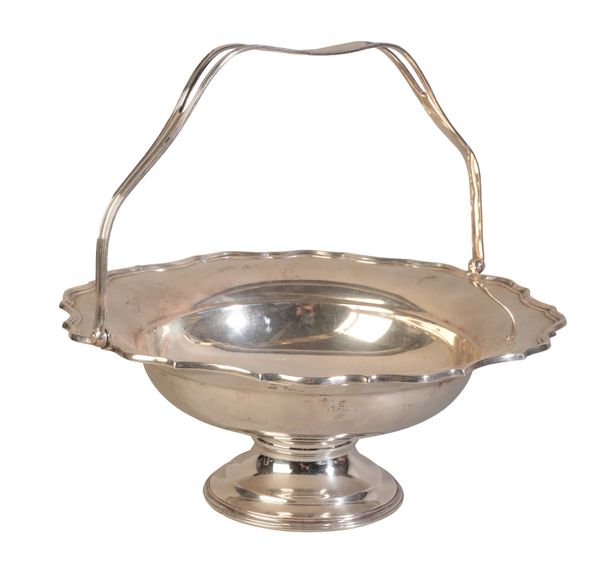 A GEORGE V SILVER PEDESTAL FRUIT BASKET