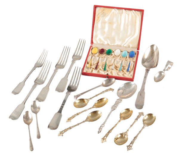 FIVE VICTORIAN SILVER FIDDLE PATTERN TABLE FORKS