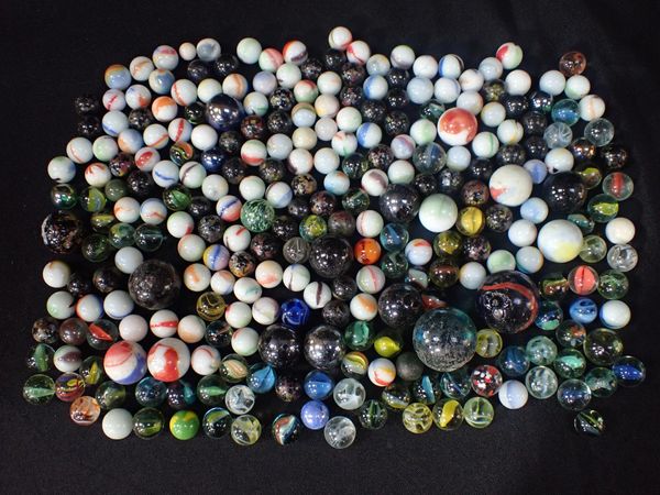 A QUANTITY OF GLASS MARBLES