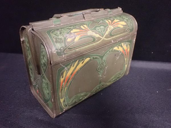 A HUNTLEY & PALMER ART NOUVEAU 'RETICULE' BISCUIT TIN