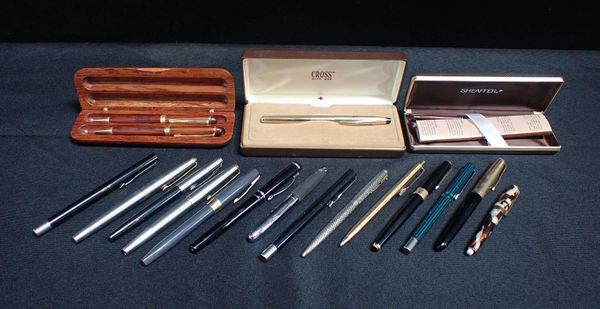 A ROLLED GOLD PEN, BY CROSS, CASED