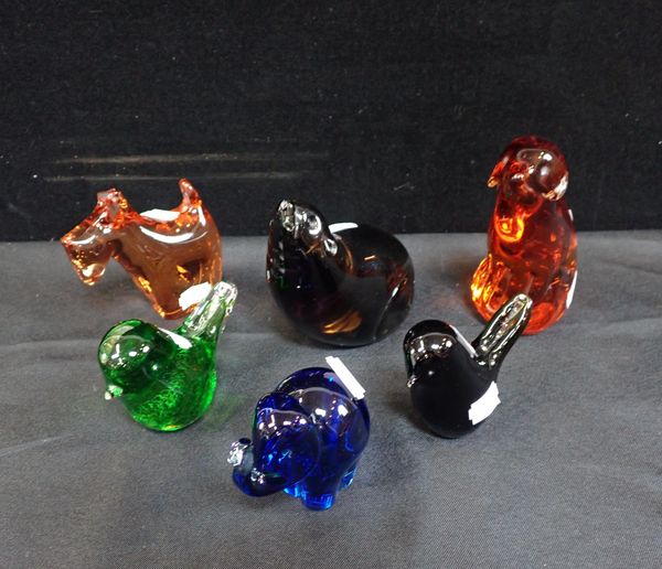 A COLLECTION OF WEDGWOOD GLASS BIRDS AND ANIMALS