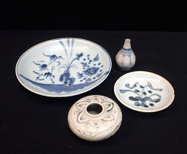 PORCELAIN FROM FAR EASTERN SHIP WRECK HOARDS