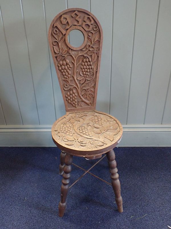 A 20TH CENTURY OAK 'SPINNING CHAIR'