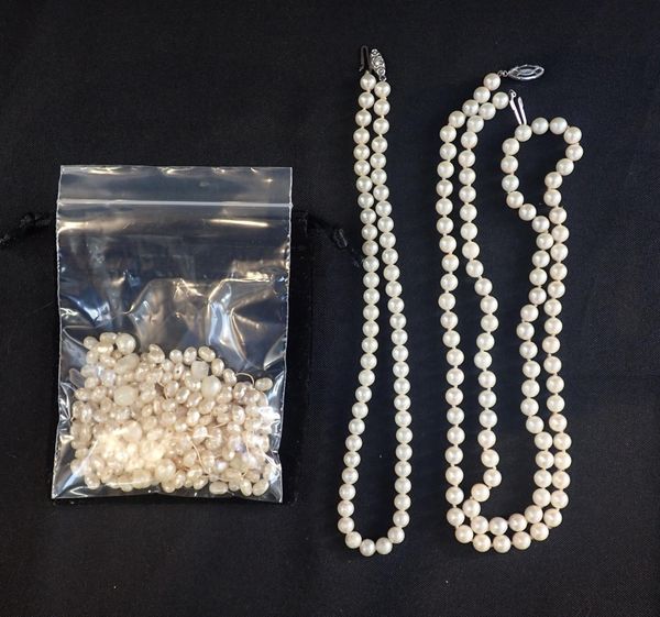 A COLLECTION OF PEARL NECKLACES