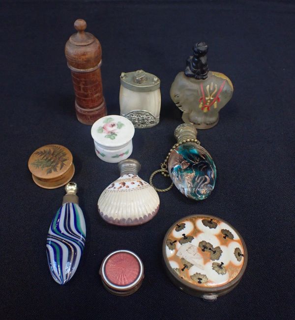 A COLLECTION OF SCENT BOTTLES