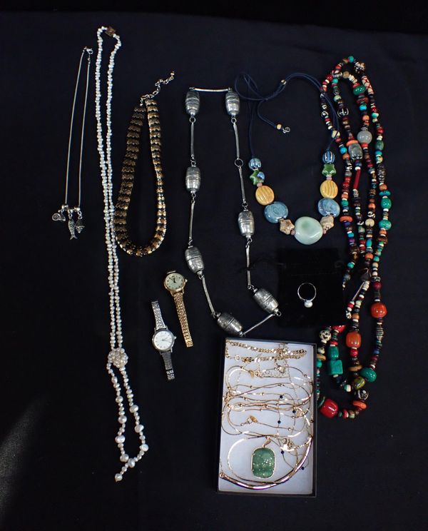 A COLLECTION OF COSTUME JEWELLERY