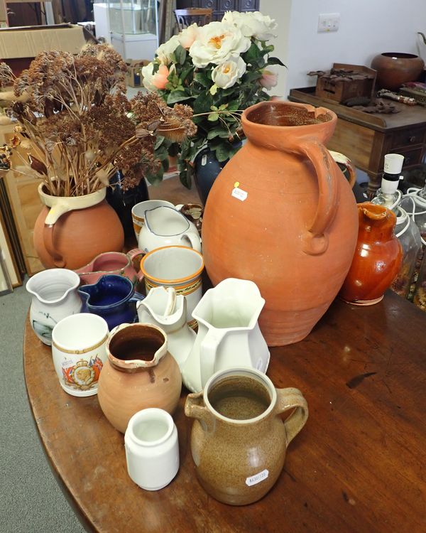 A QUANTITY OF DECORATIVE CERAMICS