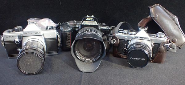 A NIKON F-401S 35MM SLR CAMERA