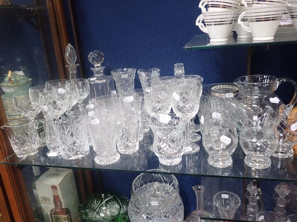 A COLLECTION OF GLASS WARE