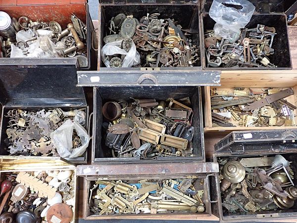 A QUANTITY OF BRASS FURNITURE FITTINGS