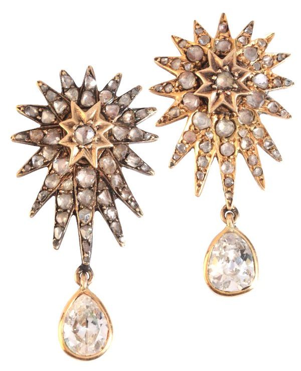 A PAIR OF DIAMOND EARRINGS