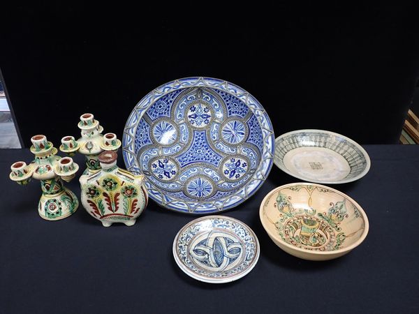 19TH / EARLY 20TH CENTURY EASTERN AND EUROPEAN MIXED CERAMICS