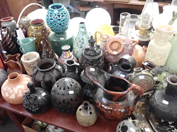 A COLLECTION OF CERAMIC VASES