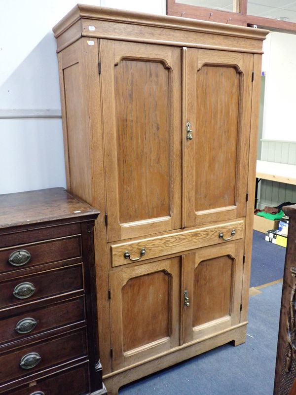 AN EARLY 20th CENTURY OAK KITCHEN CUPBOARD