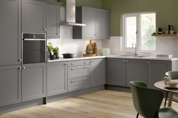 Icon Kitchens and Steven Robertson Art - L Shape Kitchen Auction