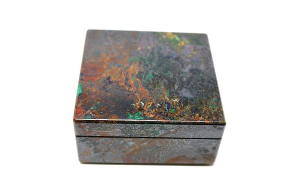 An azurite box 3.5cm high by 8cm wide, 410g