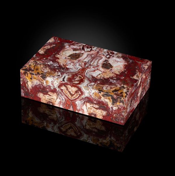 A crazy lace agate box Mexico signed and in presentation box the agate box 19cm by 12.5cm