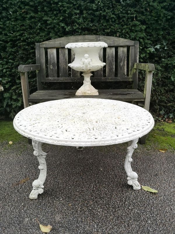 An aluminium parasol table an aluminium urn, 47cm high and a wooden seat, 110cm wide