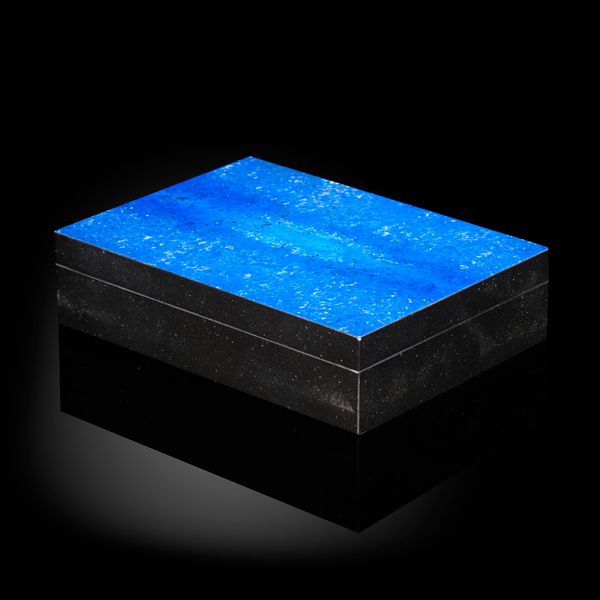 A lapis lazuli veneered box (top only) 4cm high by 16cm wide by 12cm deep