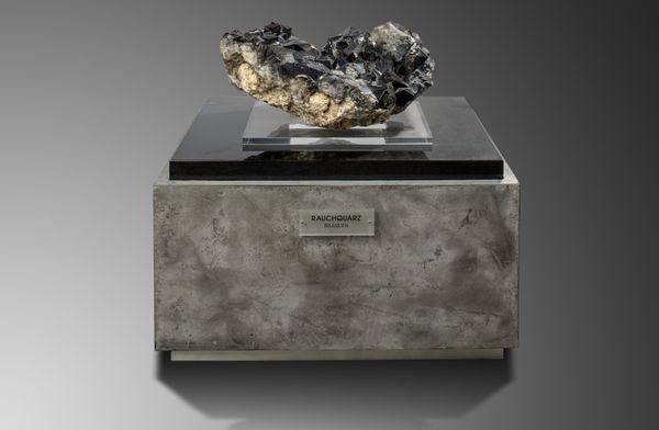 ‡Large smokey quartz specimen